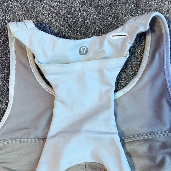❌SOLD❌Lululemon tank with built in bra size 8
Slightly faded - Picture 3 of 3
